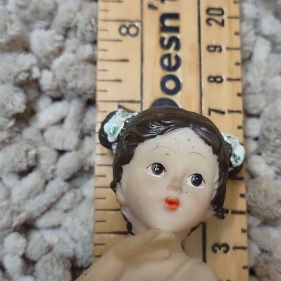 Ballerina Girl Figurine With Tutu Dark Hair Flower Accents 7 inches tall - Picture 8 of 8